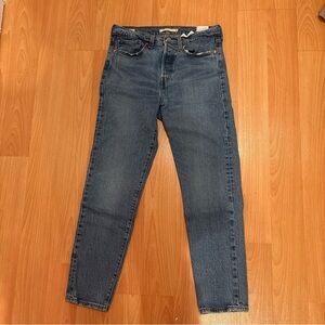 Levi’s women’s wedgie straight jean medum wash